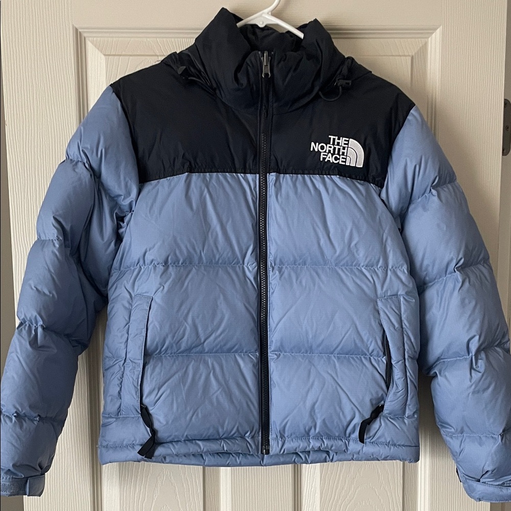 🚨SALE // The North Face Light Blue and Black Puffer Jacket